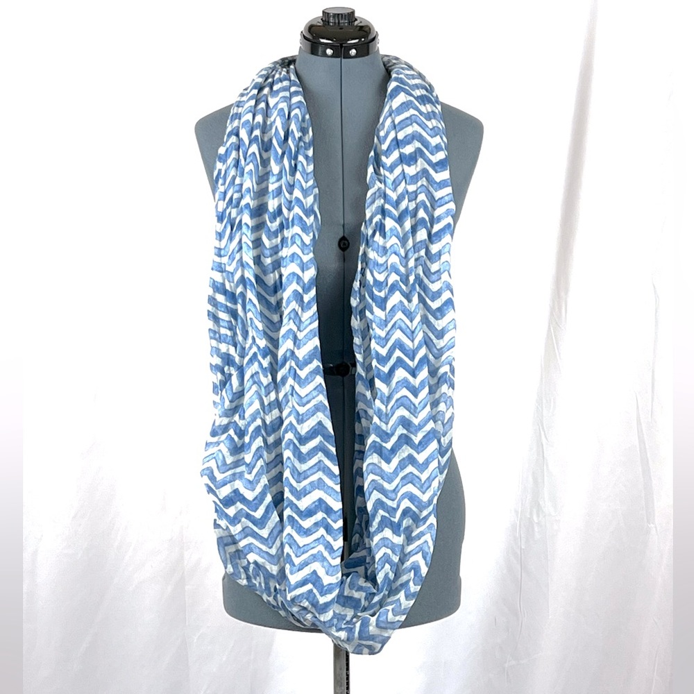 Blue/white chevron infinity scarf 475
